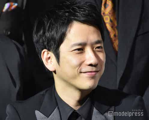二宮和也、ドラマ現場で“ノンストップお喋り”「賀来賢人くんの家が寒いって話を…」<マイファミリー>