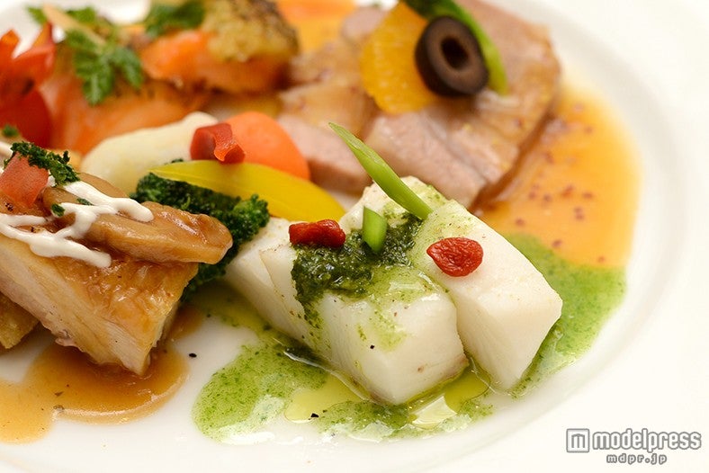 白身魚ときのこのスチームグリーンソース