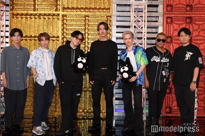 (左から)岩田剛典、NAOTO、登坂広臣、小林直己、今市隆二、ELLY、山下健二郎 (C)モデルプレス