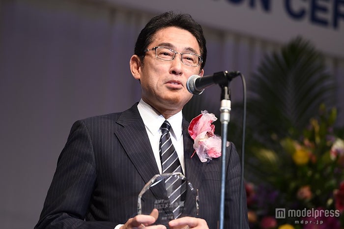 岸田文雄外務大臣 政界一の受賞に感慨 勇気を持ってより大胆な モデルプレス 岸田文雄外務大臣 政界一の受賞に感慨 勇気を持ってより大胆な モデルプレス