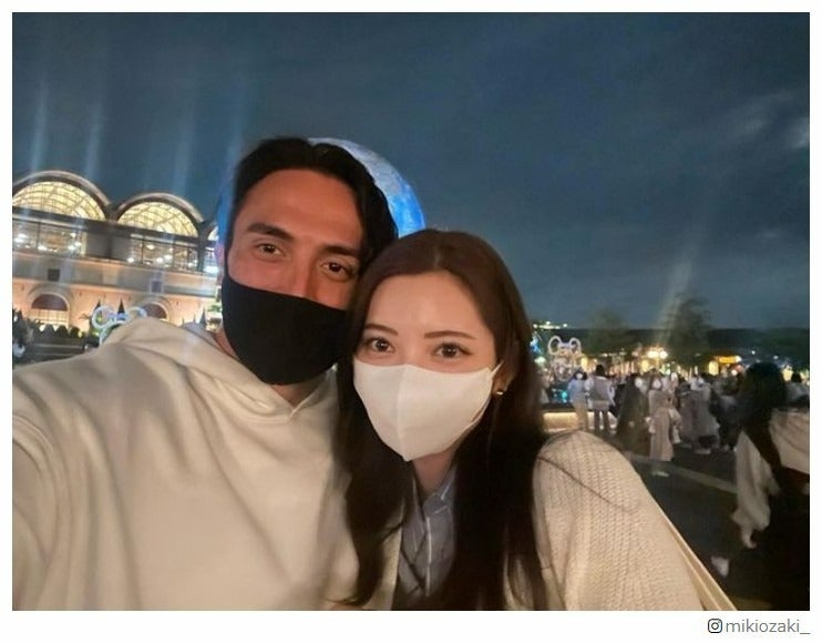 「バチェロレッテ2」尾崎美紀＆佐藤マクファーレン優樹カップル、ディズニーデートの2ショット公開に歓喜の声「待ってました」