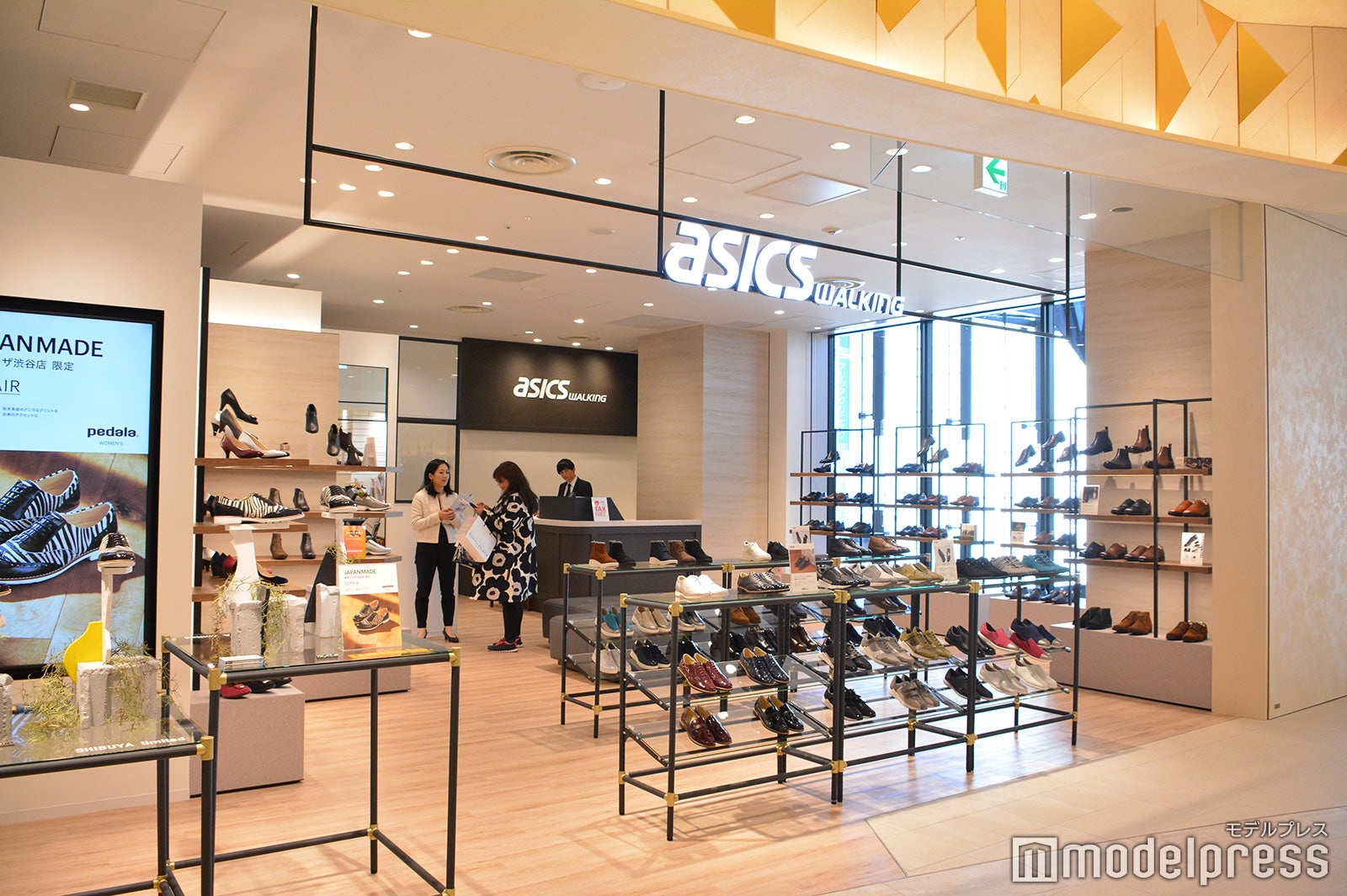 アシックスウォーキング（C）モデルプレス