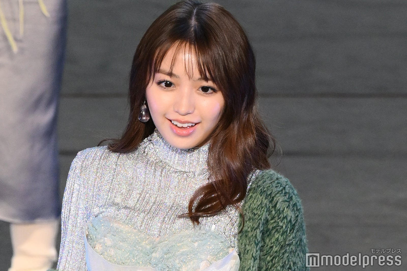 香音、タイトなトップスからほっそり二の腕 風にたなびく“妖精”スタイル＜TGC フェス 山梨 2023＞