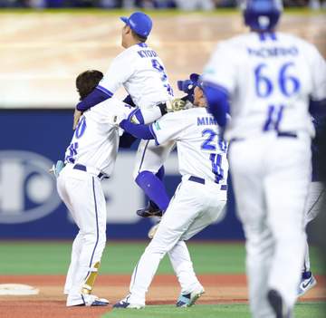 DeNAが11回サヨナラ勝ちで6連勝！戸柱V打 牧が負傷交代も一丸で勝利