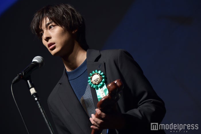 高杉真宙は“チャラいの真逆” 「散歩する侵略者」黒沢清監督が評価<第9回TAMA映画賞> - モデルプレス