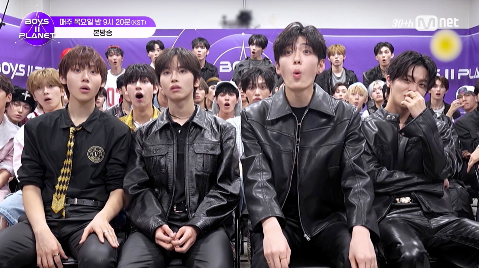 驚く練習生（C）CJ ENM. All Rights Reserved.