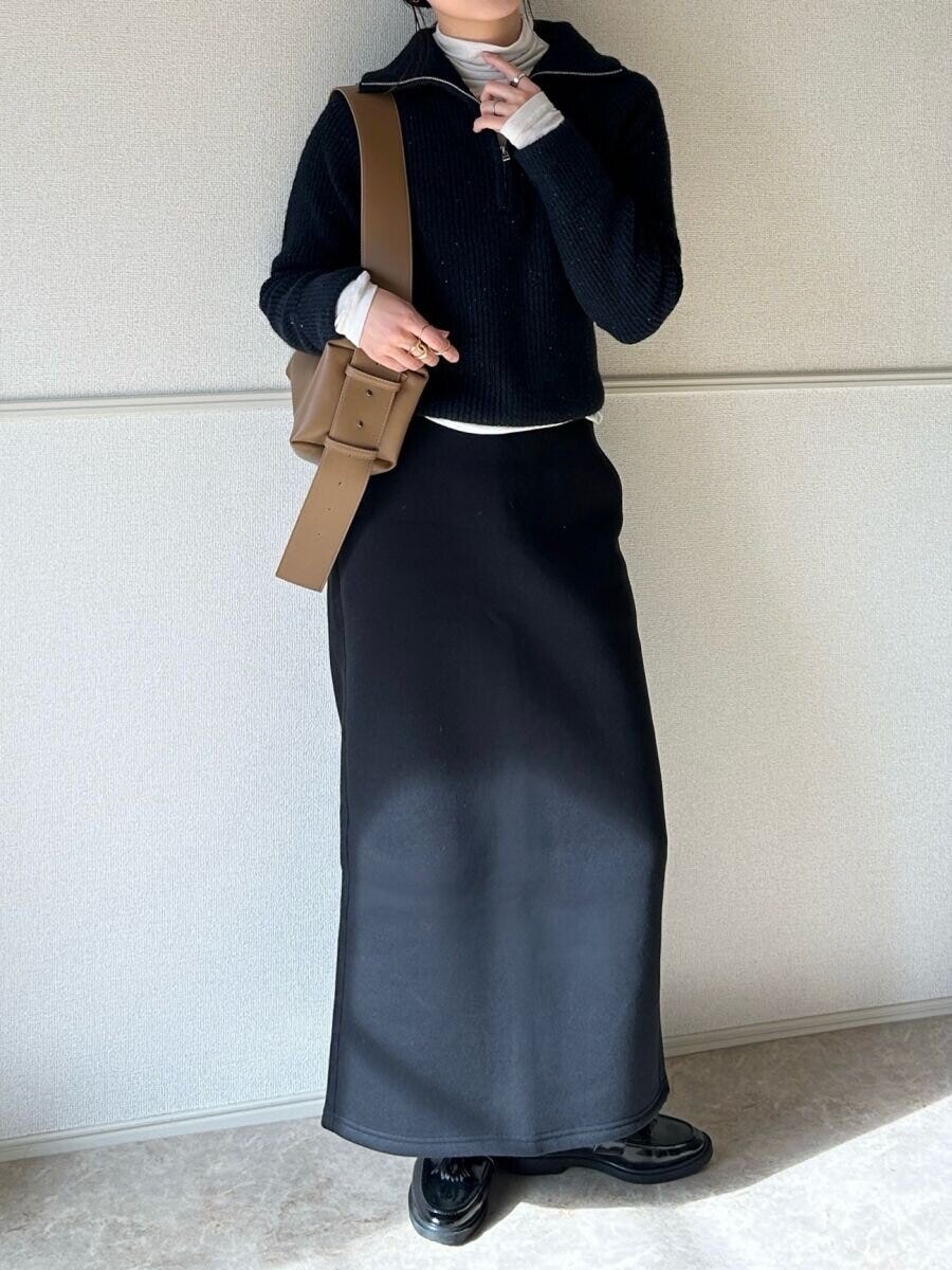 GUヘビーウェイトスウェットナロースカートとジップニットコーデ