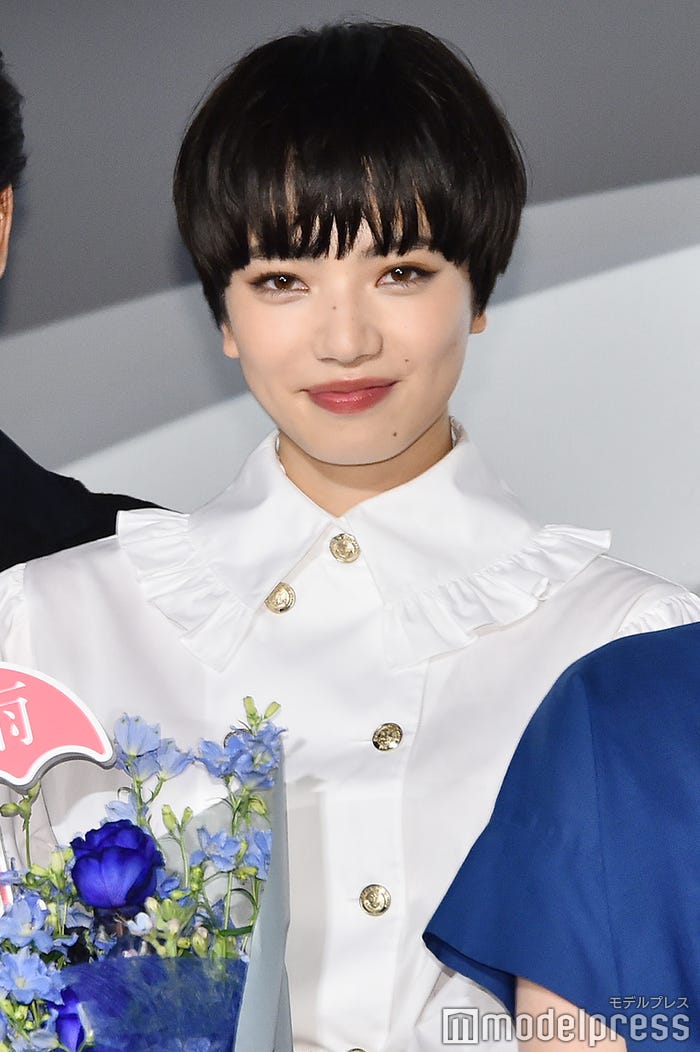 小松菜奈 ピンク髪ショートの 血だらけ オフショット公開 来る モデルプレス 小松菜奈 ピンク髪ショートの 血だらけ オフショット公開 来る モデルプレス