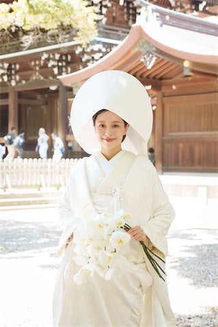 佐藤ミケーラ倭子、明治神宮で"結婚式" 幸せオーラあふれる白無垢姿が「美しい」