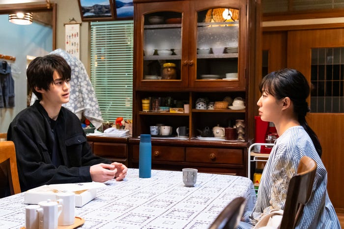 鈴鹿央士、菅野美穂「ゆりあ先生の赤い糸」第4話より(C)テレビ朝日