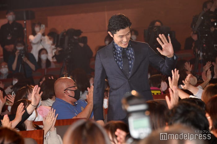 鈴木亮平(C)モデルプレス