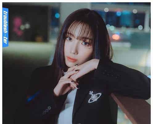 Kep1erヨンウン、“姫カット”&青インナーで大胆イメチェン 約4ヶ月ぶりカムバ曲コンセプトフォト公開で衝撃の声相次ぐ
