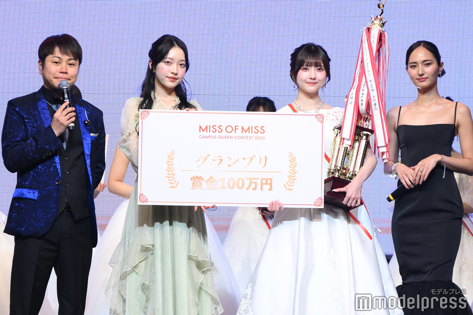 井上裕介、磯邉明日菜さん、堤彩乃さん、⼭賀琴⼦（C）モデルプレス