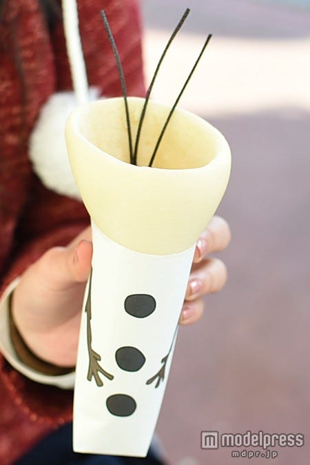 オラフをイメージしたブレッドコーン(サーモントラウトとベビーホタテのチャウダー)¥500