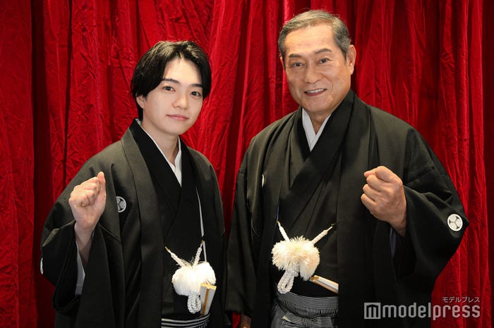 「マツケンサンバⅡ」が大好きでよく歌っていることを松平健に伝えた西畑大吾(C)モデルプレス