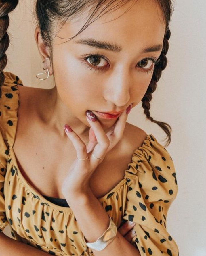 みちょぱの新鮮ショット 目力ばっちりツインテール姿に「上目遣いカワイイ」「似合う」と反響