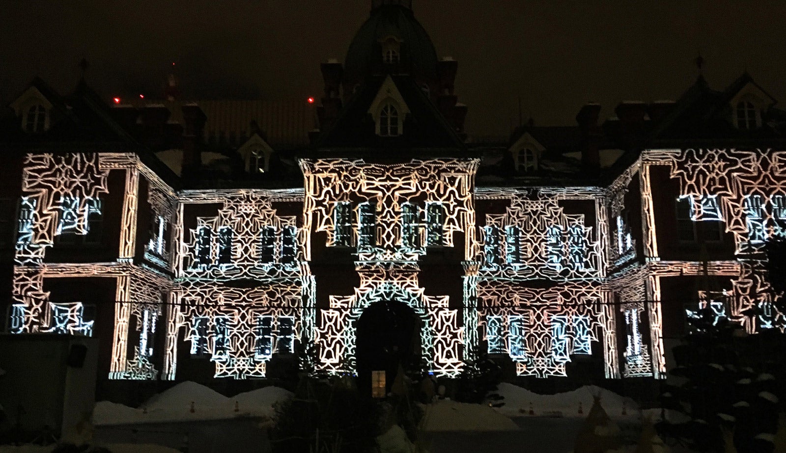 赤れんが庁舎プロジェクションマッピング／画像提供：株式会社ランドスキップ