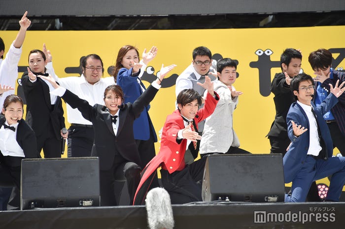 「沖縄ラフ&ピース専門学校」1期生によるパフォーマンス (C)モデルプレス