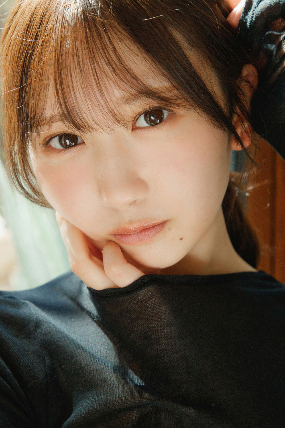 日向坂46藤嶌果歩、黒の衣装に身を包み大人びた表情魅せる 1st写真集先行カット第11弾解禁【果実の歩幅】