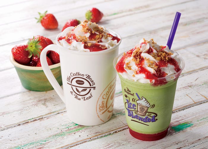 (左から)抹茶ストロベリー ラテ、抹茶ストロベリー アイスブレンデッド/画像提供:L.A Style株式会社