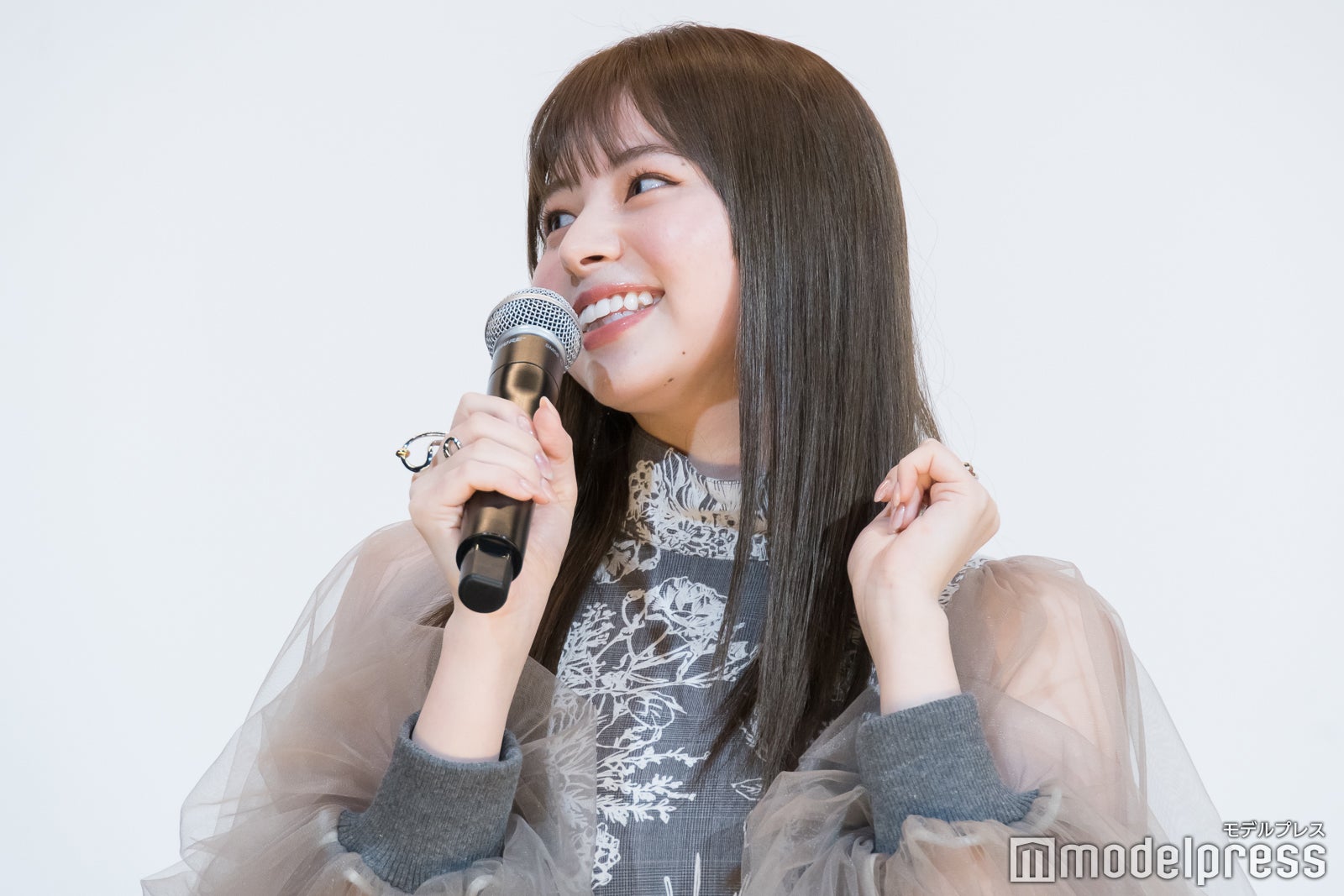 恋オオカミ」出演女優、ミニTから美ウエストちらり「タトゥーシール