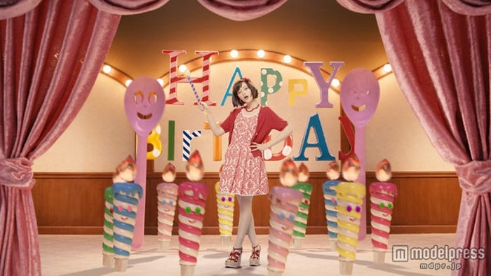 可愛すぎる魅力全開の玉城ティナ/サーティーワン アイスクリーム新TVCM「ワンダフルバースデー篇」より
