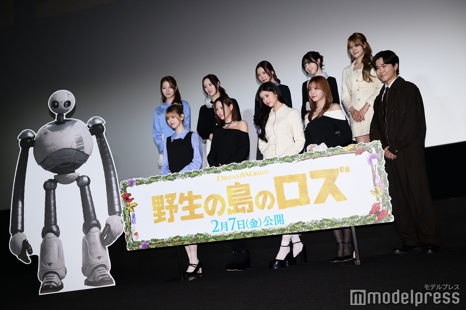 NiziU（後列左から）アヤカ、リオ、マヤ、ミイヒ、ニナ（前列左から）リク、マコ、リマ、マユカ、鈴木福（C）モデルプレス