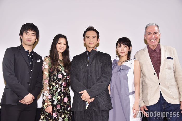 三浦貴大、織田梨沙、満島真之介、吉岡里帆、ロジャー・パルバース監督(C)モデルプレス