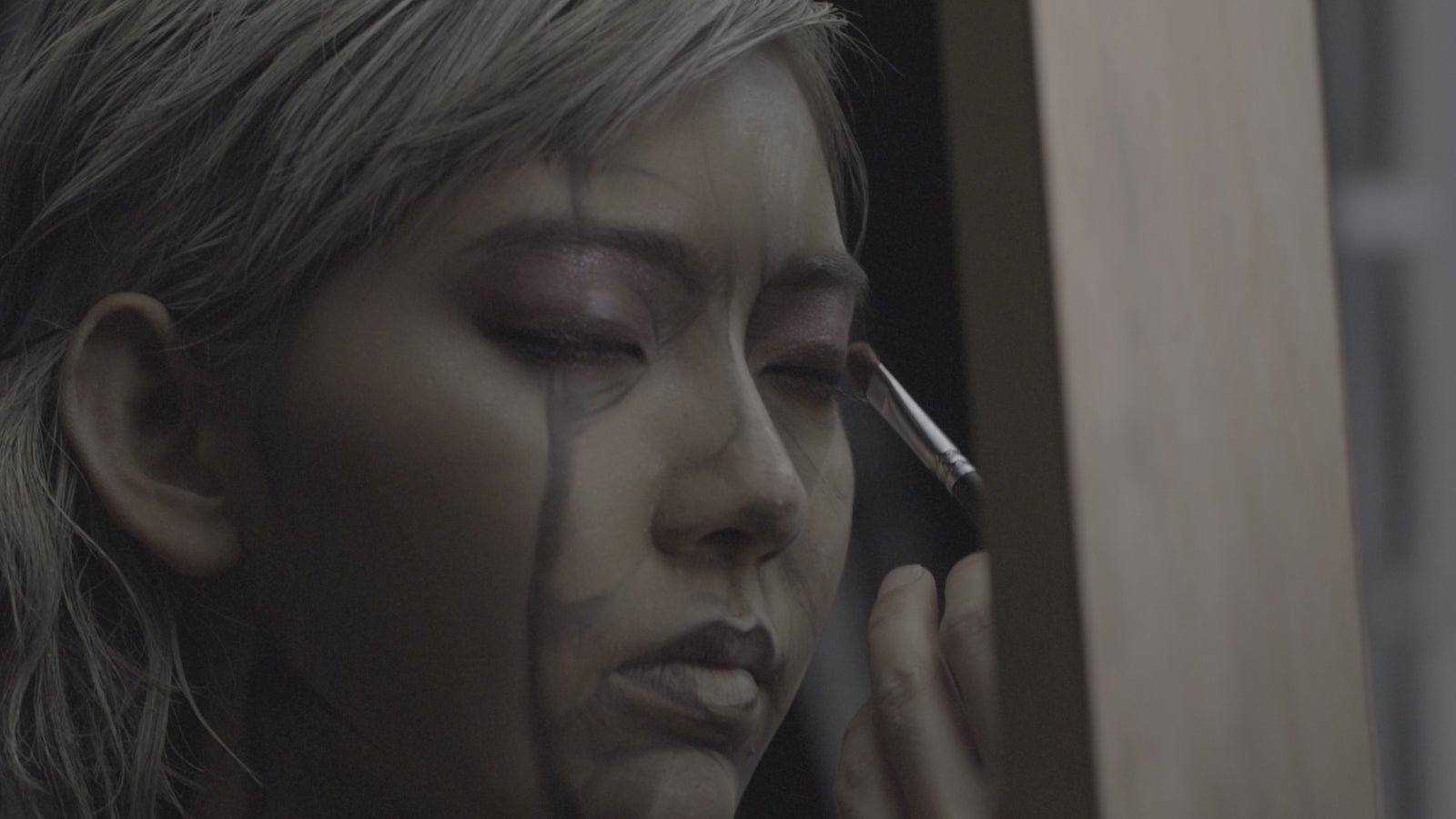 宮脇咲良・ＷＥＢムービー 「絵画に隠されたヒミツ」（提供写真）