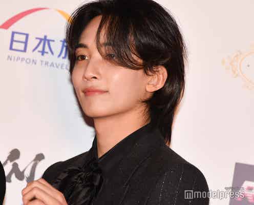 SEVENTEEN・JEONGHAN「2022 AAA」でマイクがピンクだった理由 JOSHUAとの“サンタモニカデート”裏話も明かす