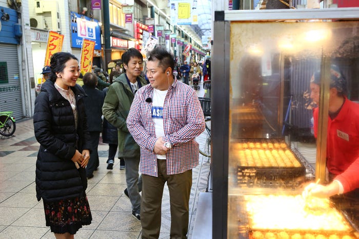 浅田真央がロケへ/19日放送『ウラマヨ!』より(C)カンテレ