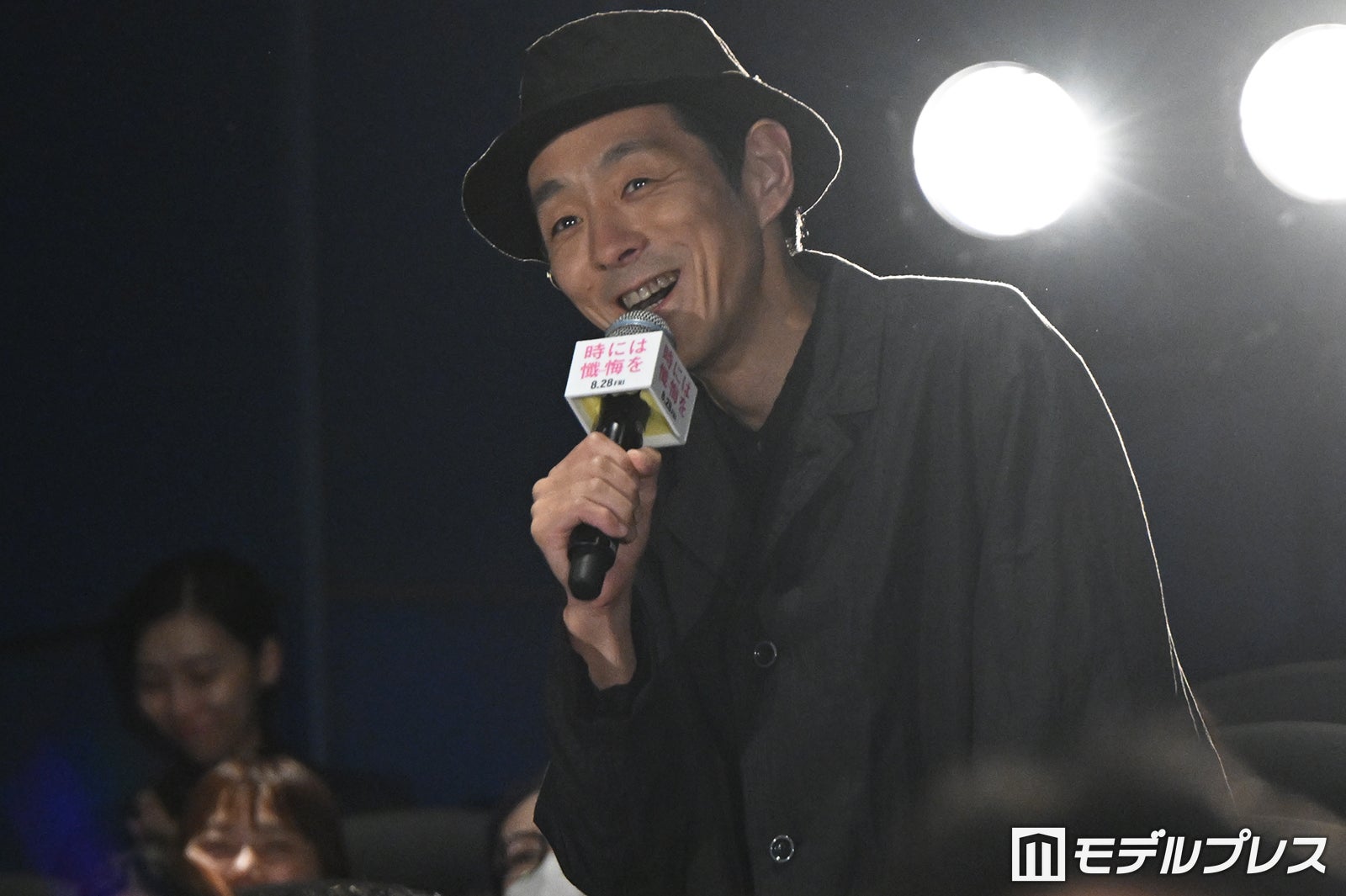 客席へと移動した宮藤官九郎（C）モデルプレス
