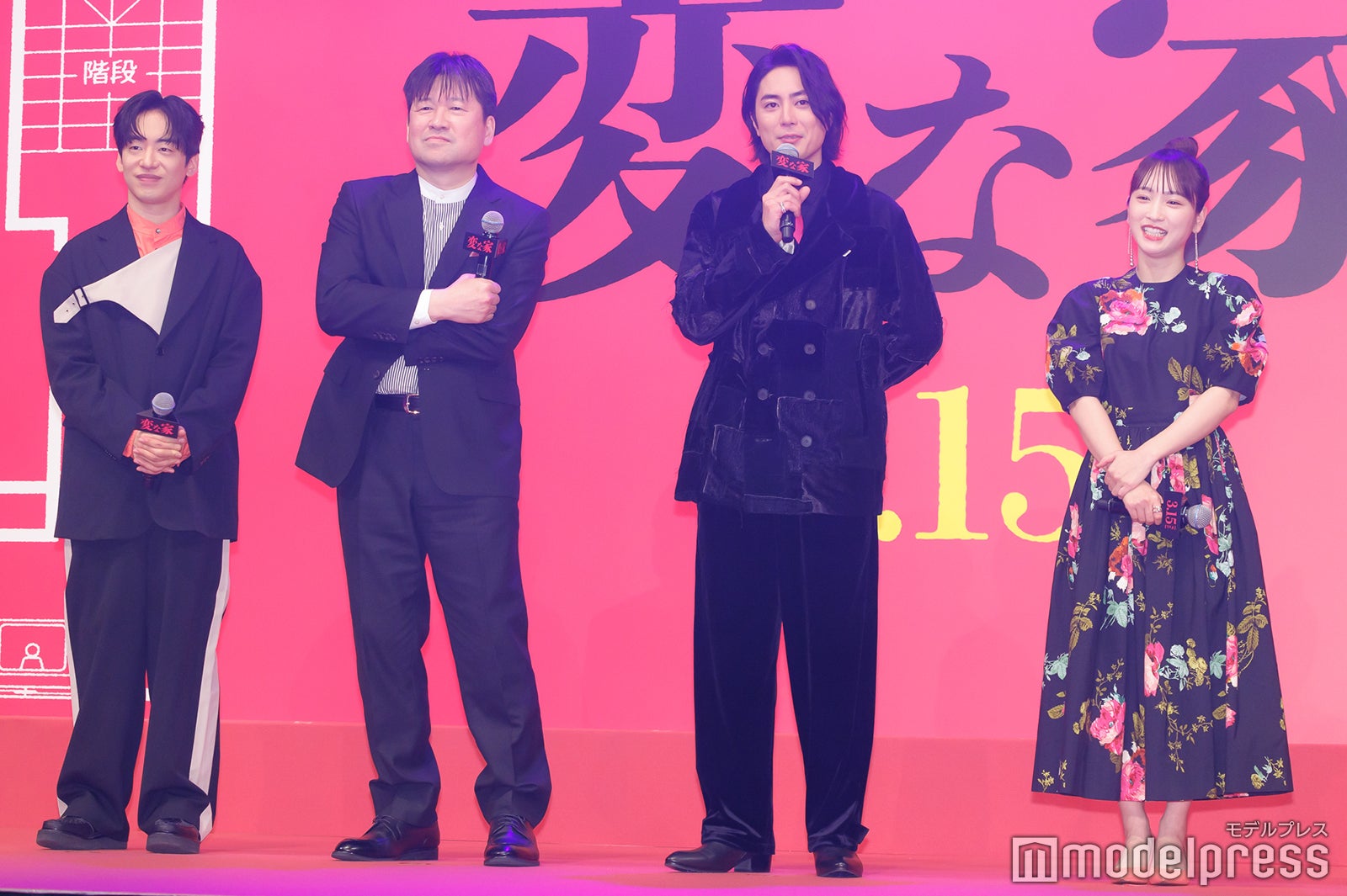 （左から）DJ松永、佐藤二朗、間宮祥太朗、川栄李奈（C）モデルプレス