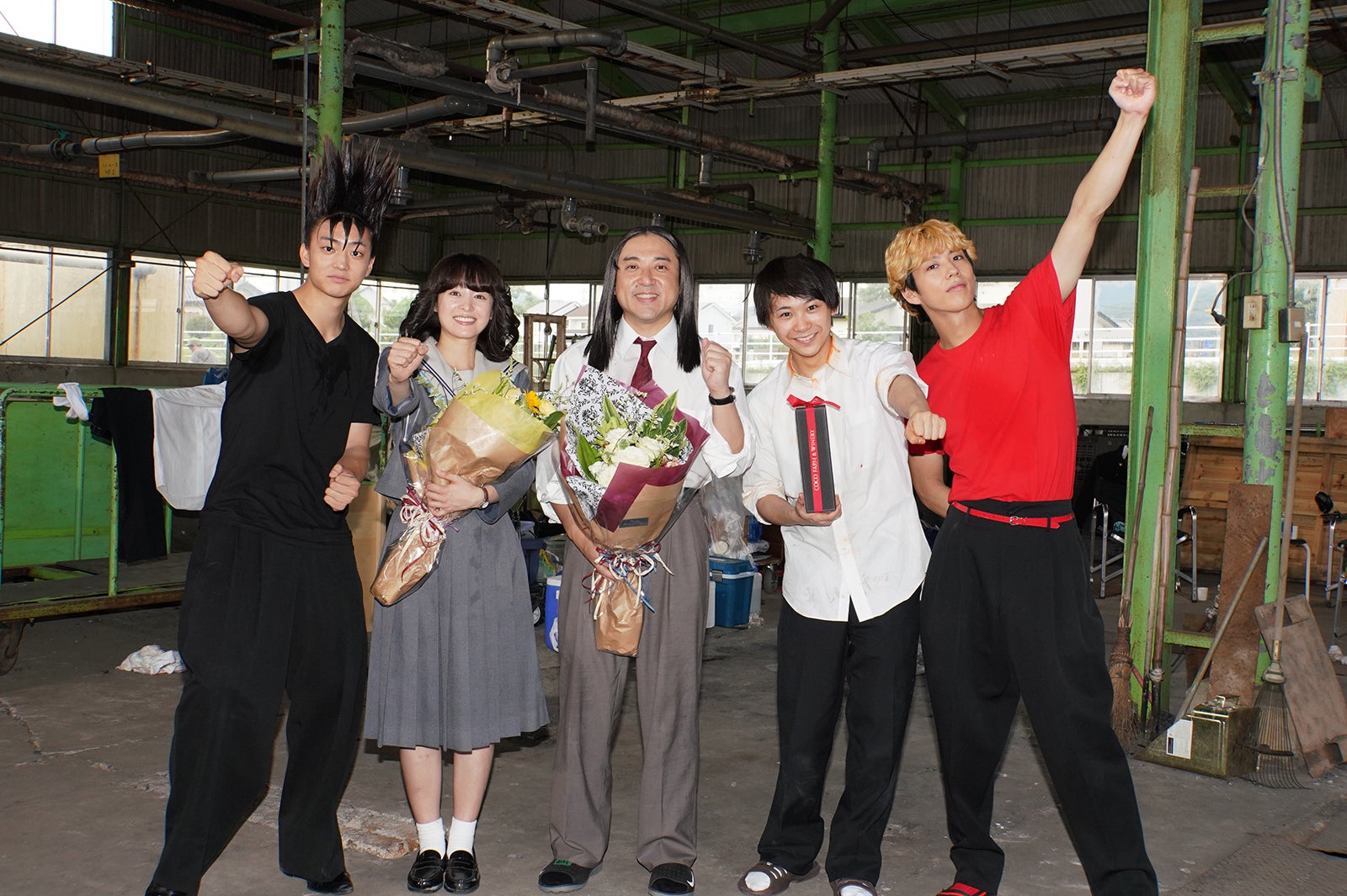 （左から）伊藤健太郎、清野菜名、ムロツヨシ、須賀健太、賀来賢人（C）日本テレビ