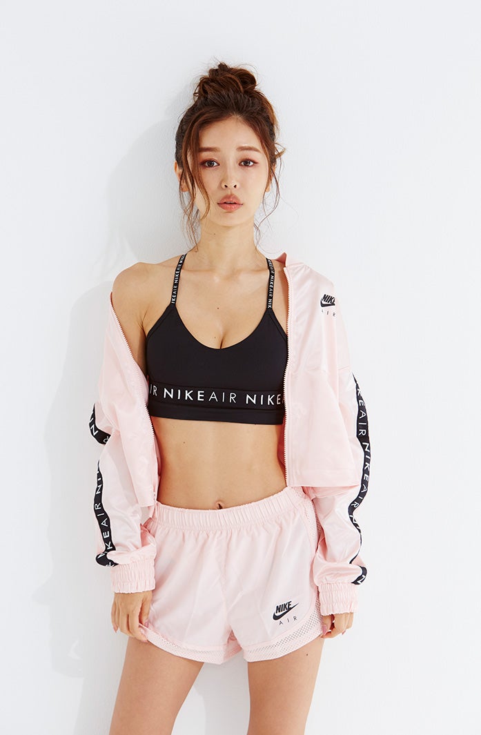 加治ひとみ 圧巻の美腹筋 かぢボディ 披露 モデルプレス
