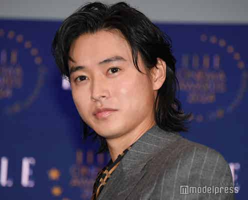 山崎賢人、受賞に感慨「キングダムは自分の人生と一緒に歩んできた作品」【ELLE CINEMA AWARDS 2024】