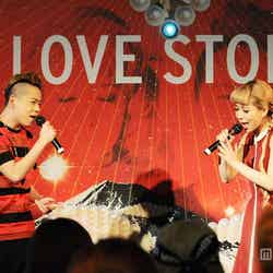 コラボシングル「LOVE STORY」を披露した加藤ミリヤ（右）と清水翔太（左）