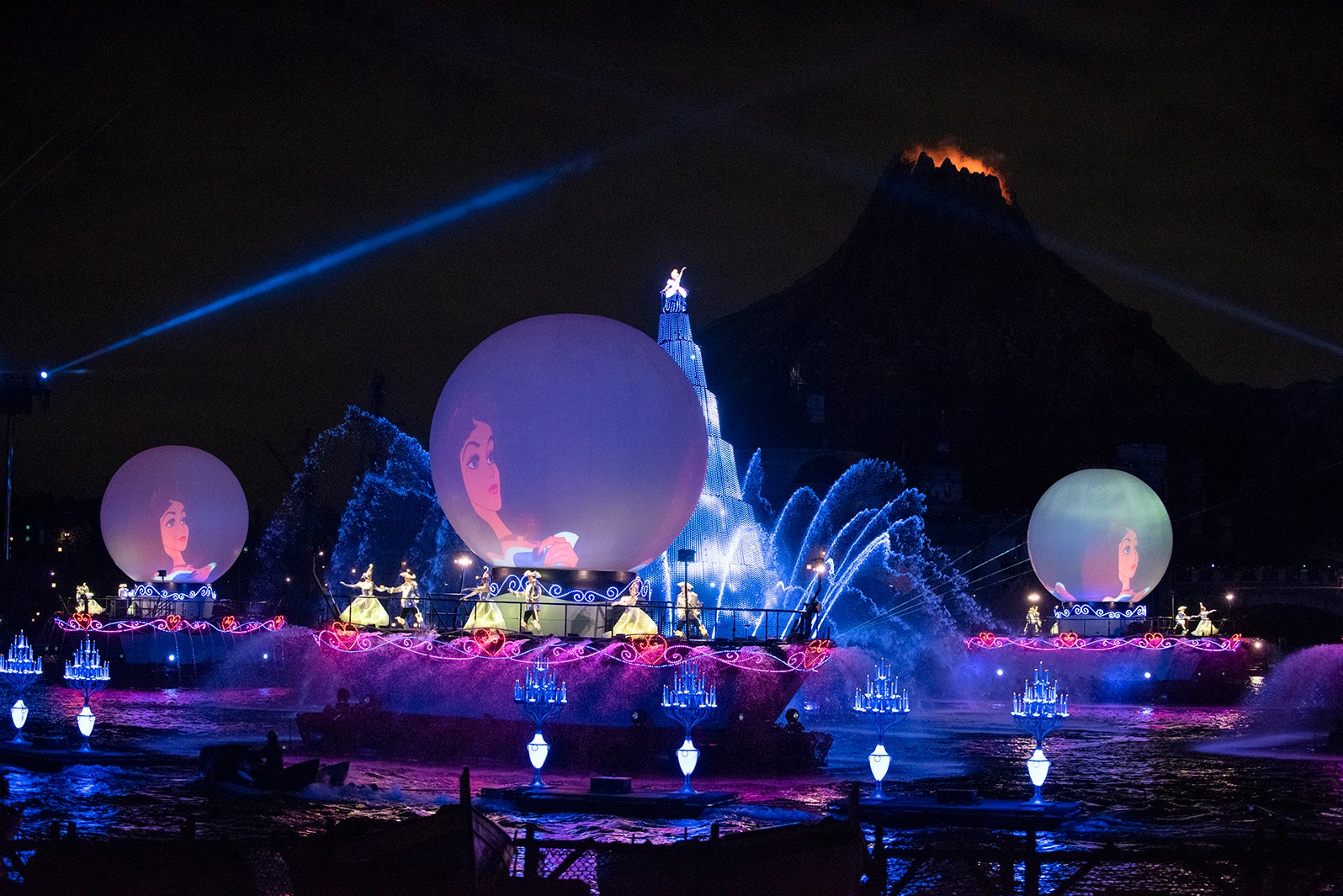 「ファンタズミック！」（C）Disney