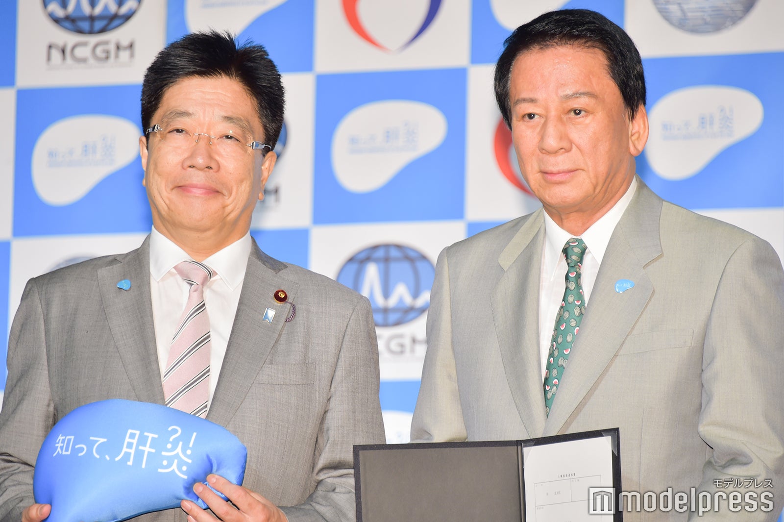 加藤勝信厚生労働大臣、杉良太郎 （C）モデルプレス