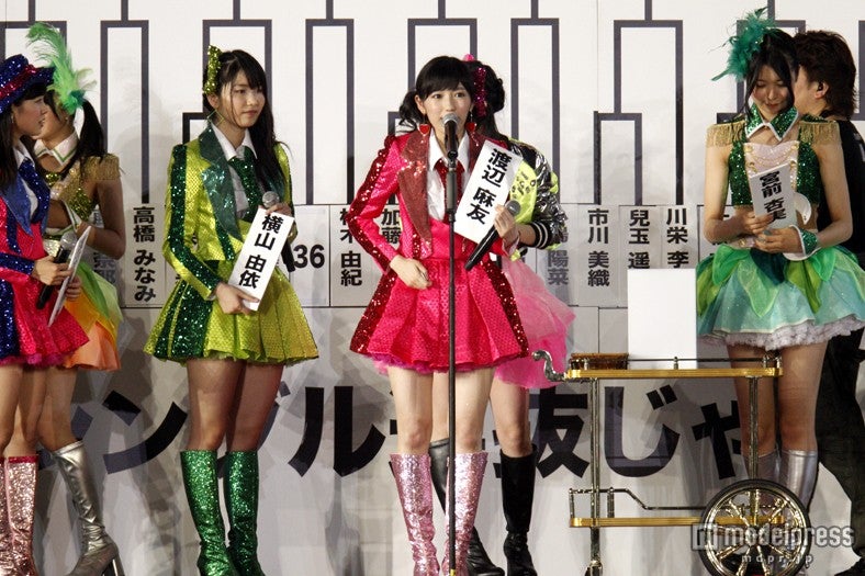 渡辺麻友／「AKB48 2013真夏のドームツアー～まだまだ、やらなきゃいけないことがある～」福岡公演1日目より（C）AKS