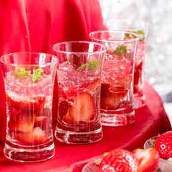 ほろ酔いもたまには許してストロベリーとスパークリングロゼワインゼリー/画像提供:ヒルトン東京お台場