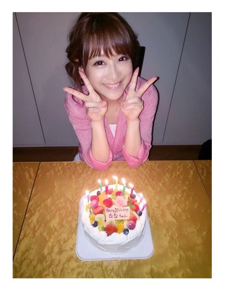 サプライズでバースデーの祝福を受けた鈴木奈々／薬丸裕英オフィシャルブログ（Ameba）より