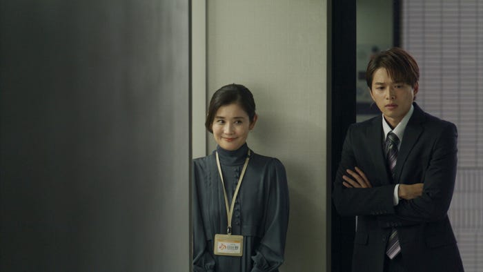 石田ひかり、白洲迅『ゼイチョー ~「払えない」にはワケがある~』第4話より(C)日本テレビ