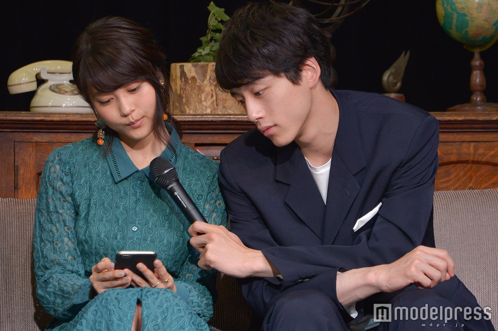 有村架純、坂口健太郎 （C）モデルプレス