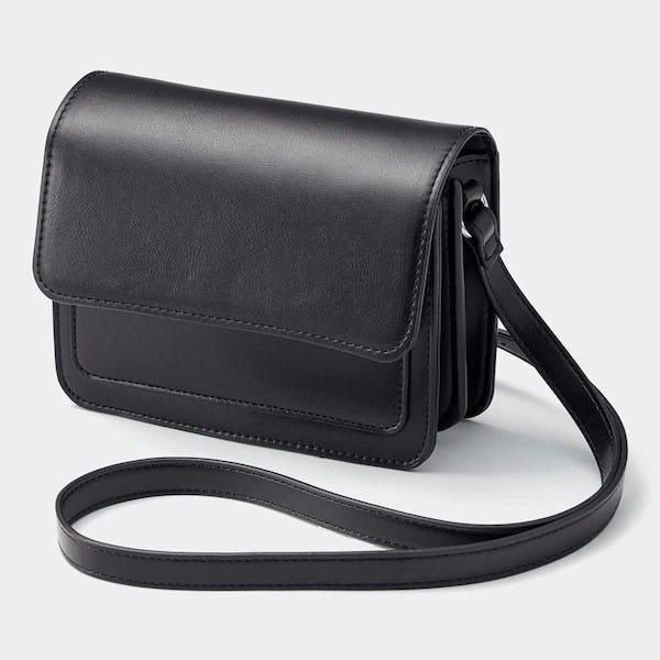 GU　セーター×デニム　レイヤードコーデ　スタイリッシュ　EccO　イラスト　ミニショルダーバッグ