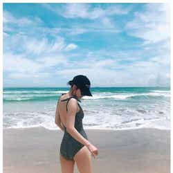 モデルプレス - マギー、SEXY水着ショットで美背中&スラリ美脚あらわに「さすがのスタイル」「女神」と絶賛の声