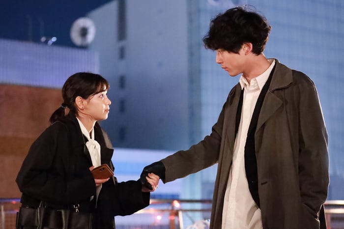 西野七瀬、坂口健太郎/「Dr.チョコレート」第2話より(C)日本テレビ