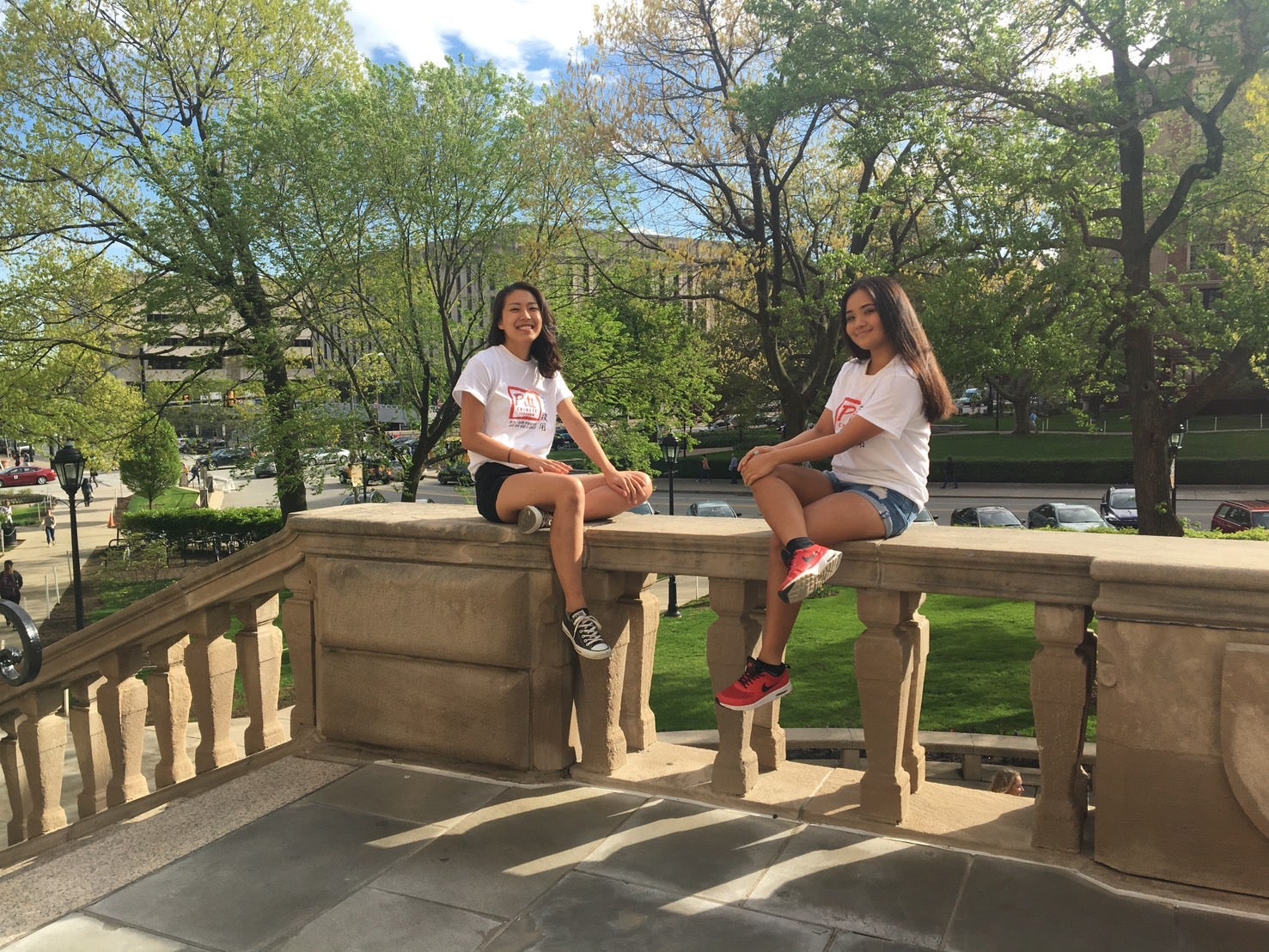 （左）山下遥香さん（提供写真）