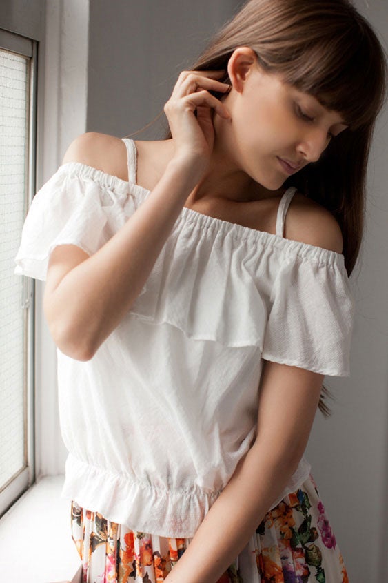 オフショル綿ドビーブラウス「STYLEST」2,200円（税別）／画像提供：STYLEST