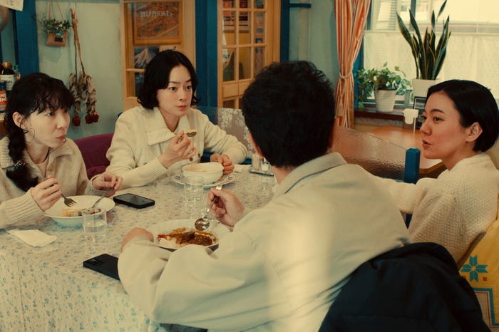 平岩紙、市川実日子、鈴木杏「ホットスポット」第3話(C)日本テレビ